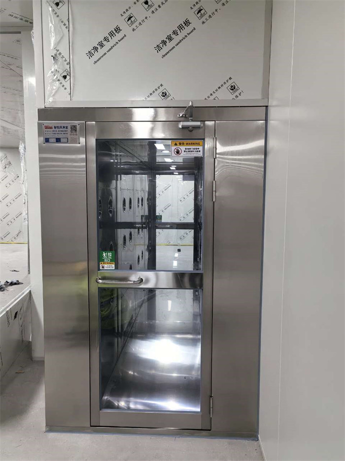 濟南康宇過濾設(shè)備有限公司風(fēng)淋室安裝現(xiàn)場